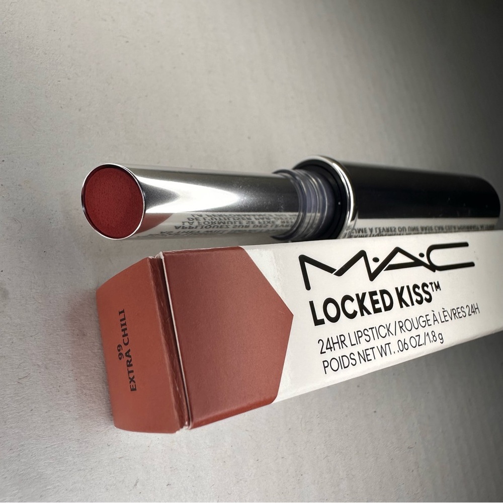 MAC Cosmetics Locked Kiss 24hr lipstick - Extra Chili